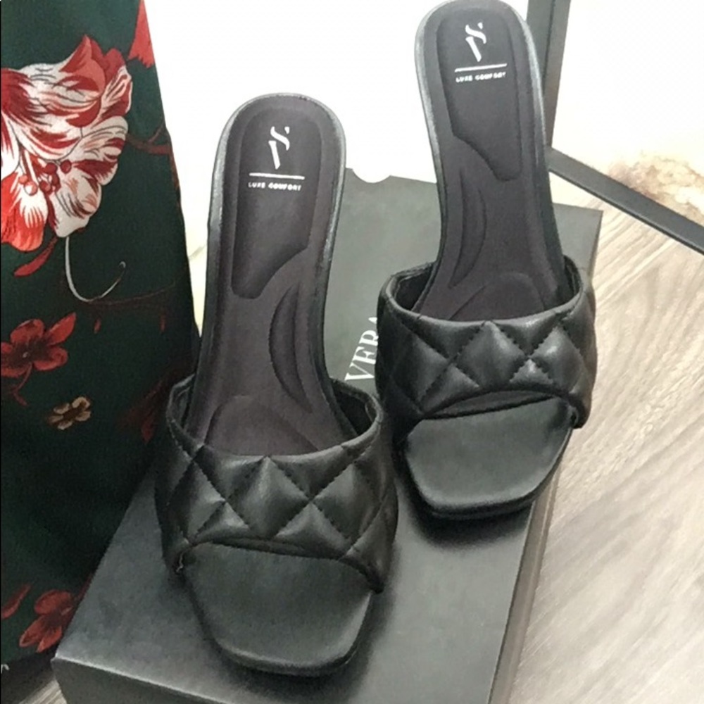 New in Box Simply Vera Vera Wang Women’s Quilted Slip On Dressy Heeled Sandal